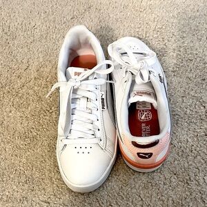 Pumas, size 7 Womens, pink
